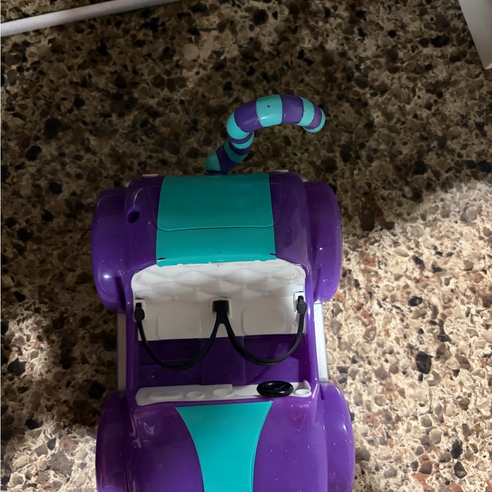 Gabby's Dollhouse Carlita Car - Picture 2 of 5